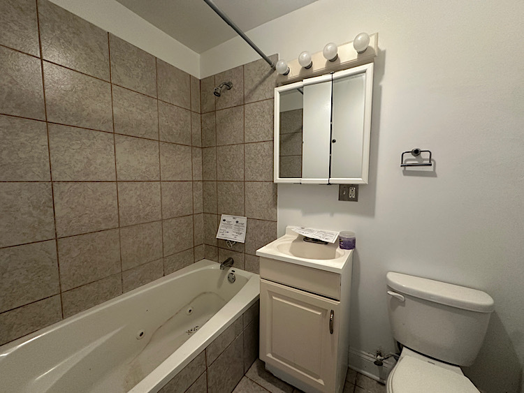 7334 N Winchester Avenue 2e Property Photo 7