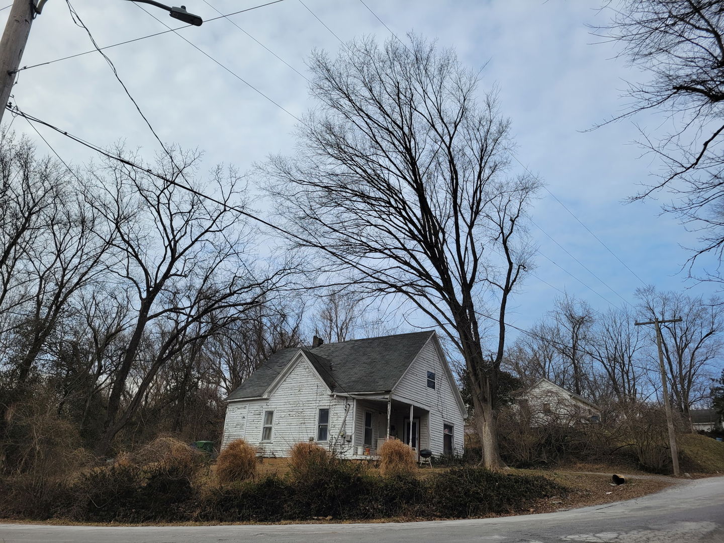 627 E High Street Property Photo 4