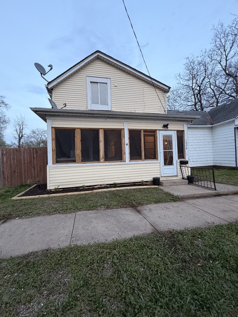 1024 S Warren Street Property Photo 1