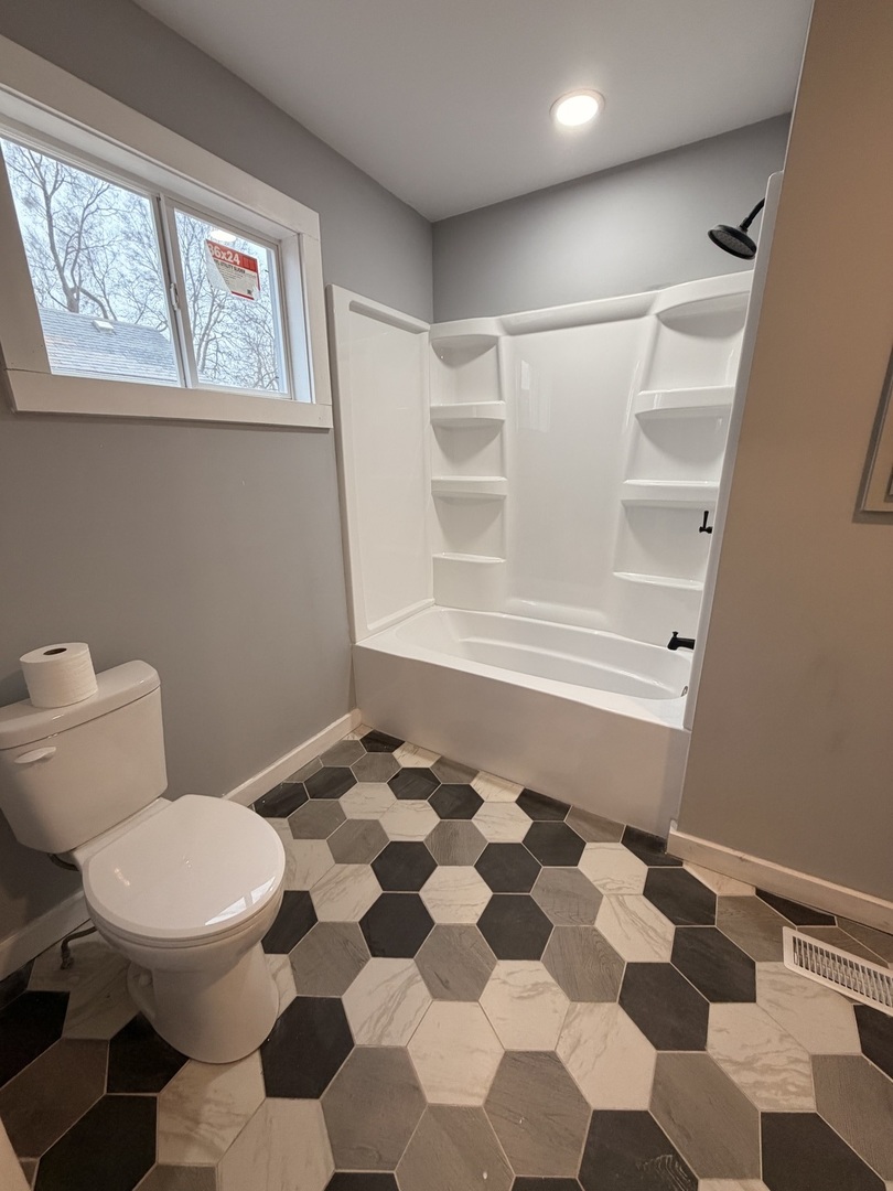 1024 S Warren Street Property Photo 4