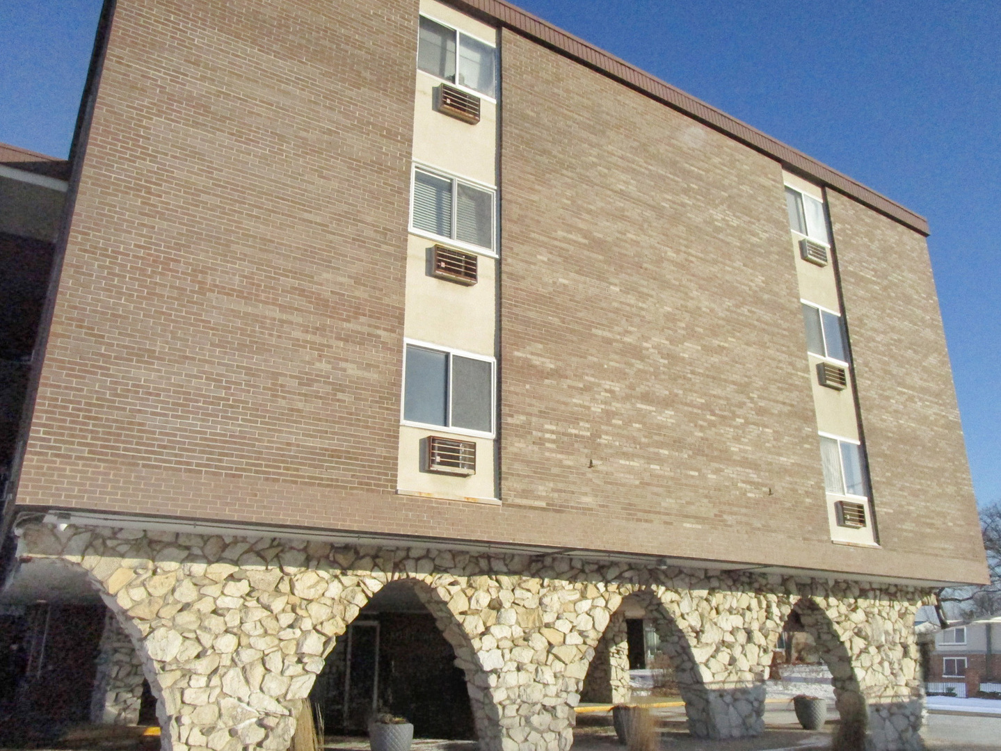 1301 S Finley Road 417