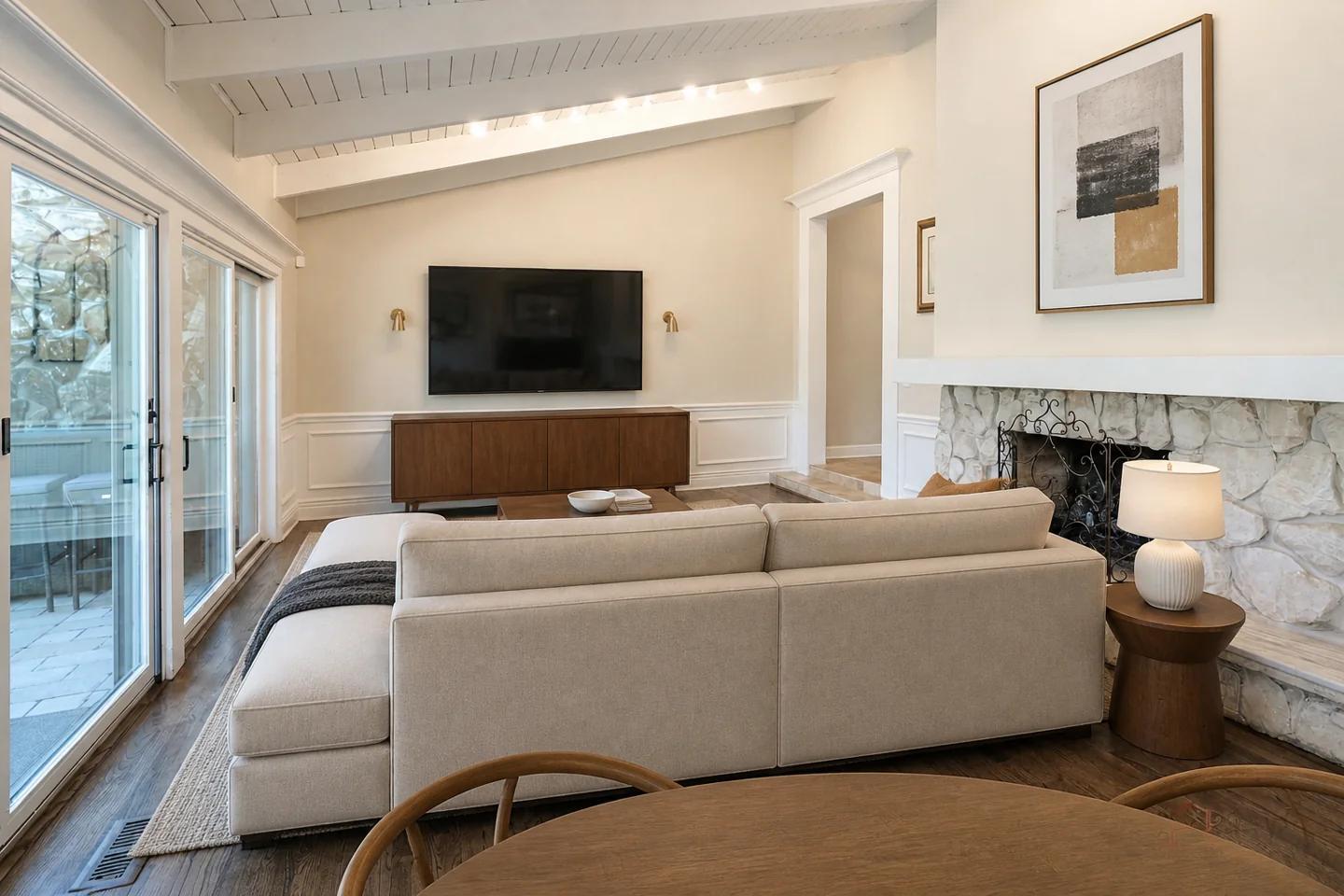 2610 Crestwood Lane Property Photo 3