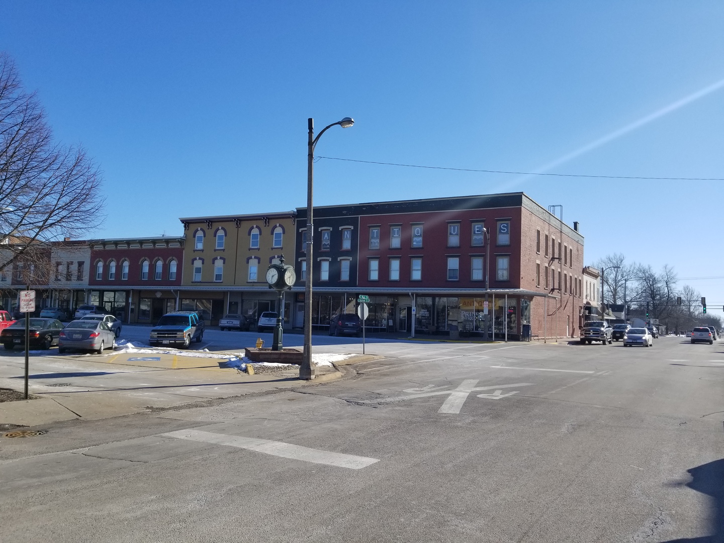 8 E Railroad Street Property Photo 1