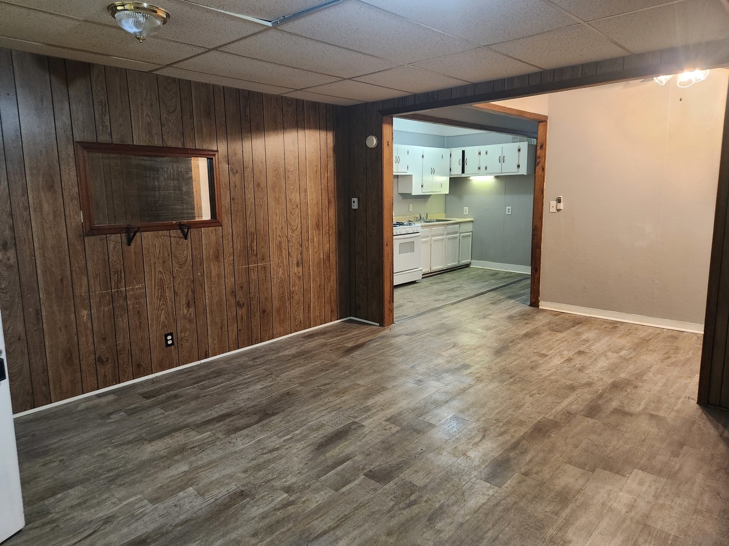 8 E Railroad Street Property Photo 2