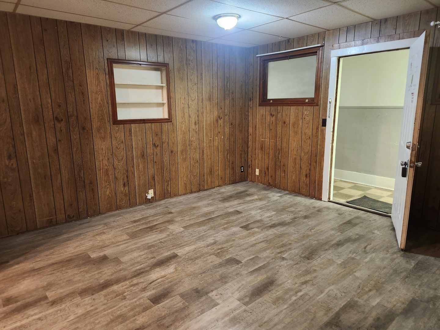 8 E Railroad Street Property Photo 3