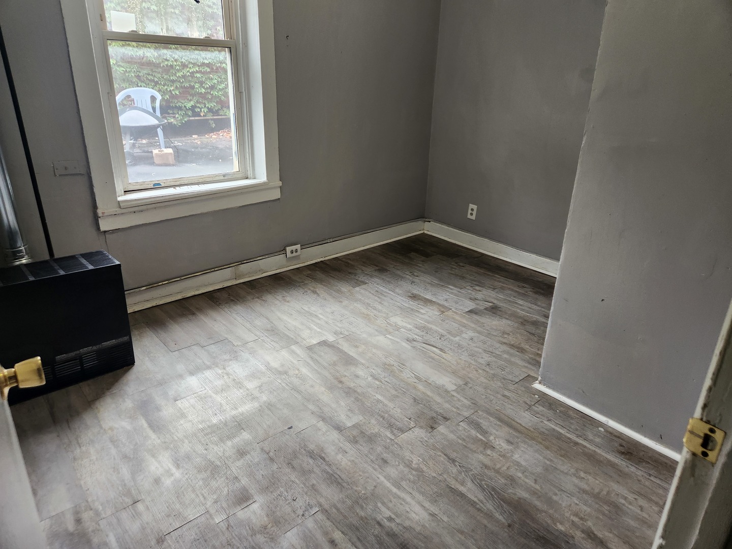 8 E Railroad Street Property Photo 6