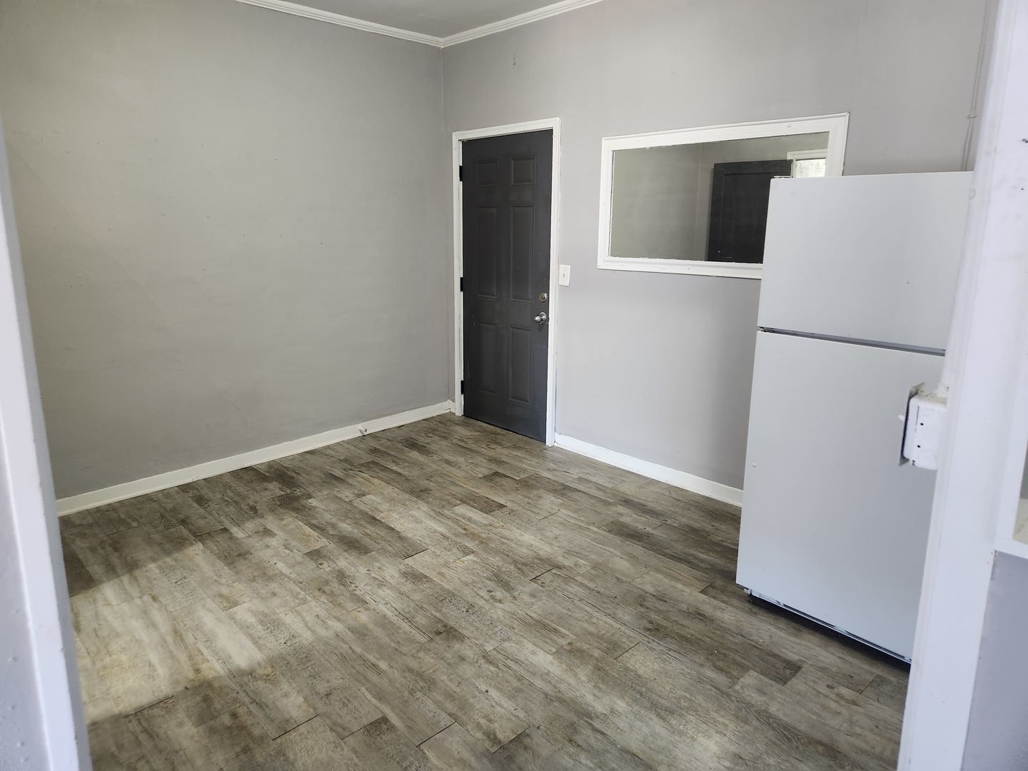 8 E Railroad Street Property Photo 10