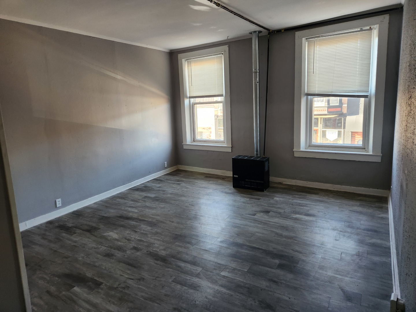 8 E Railroad Street Property Photo 11