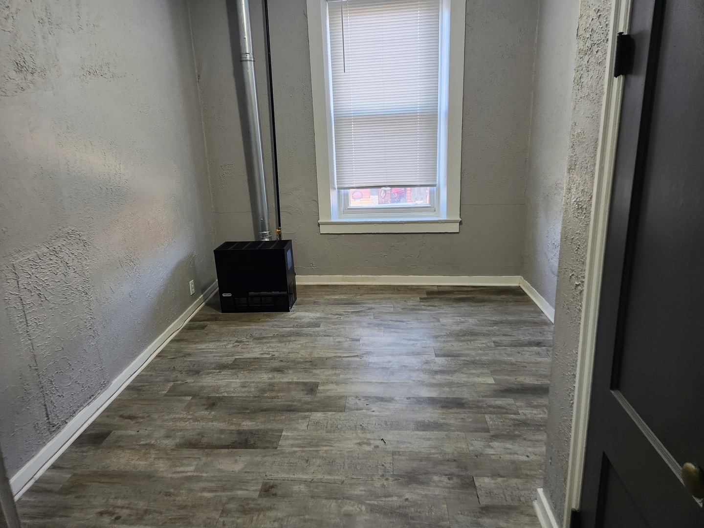 8 E Railroad Street Property Photo 13