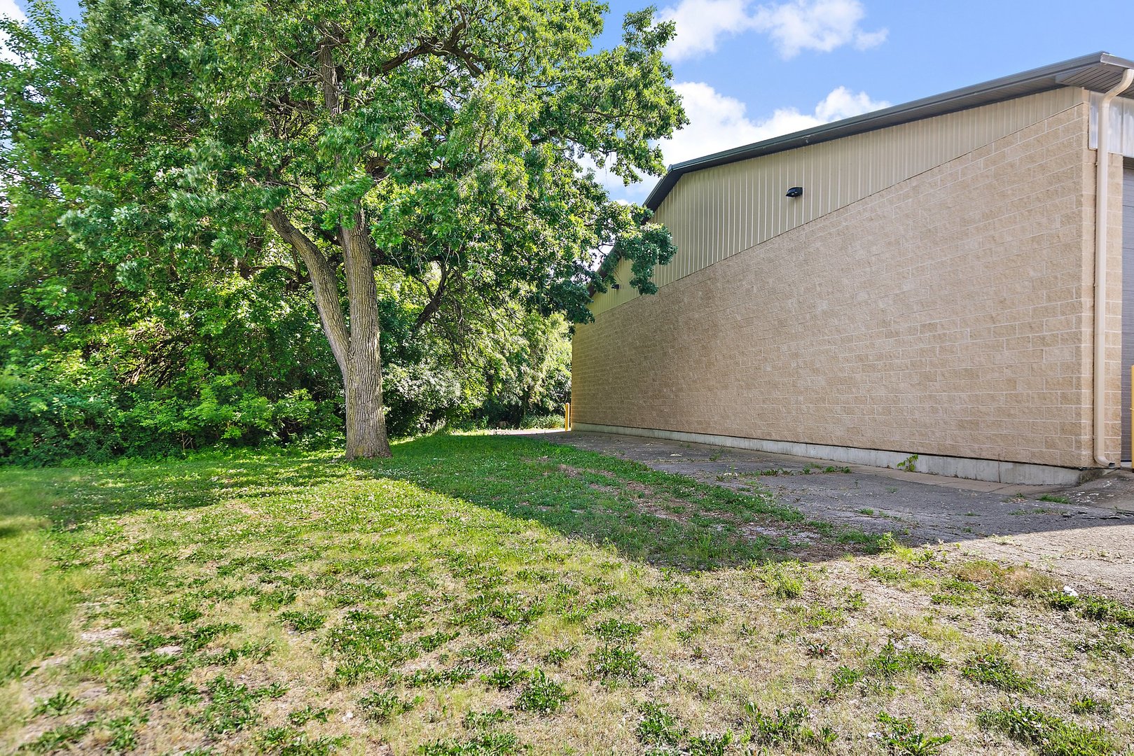 303 Elgin Avenue Property Photo 3