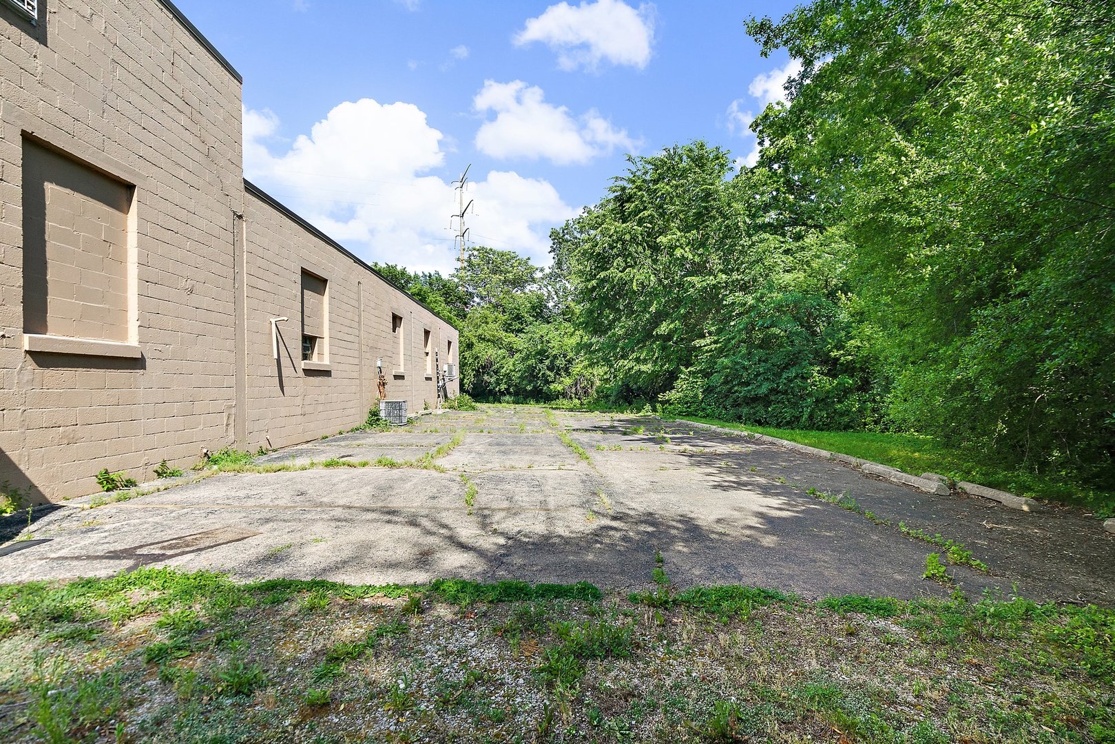 303 Elgin Avenue Property Photo 8