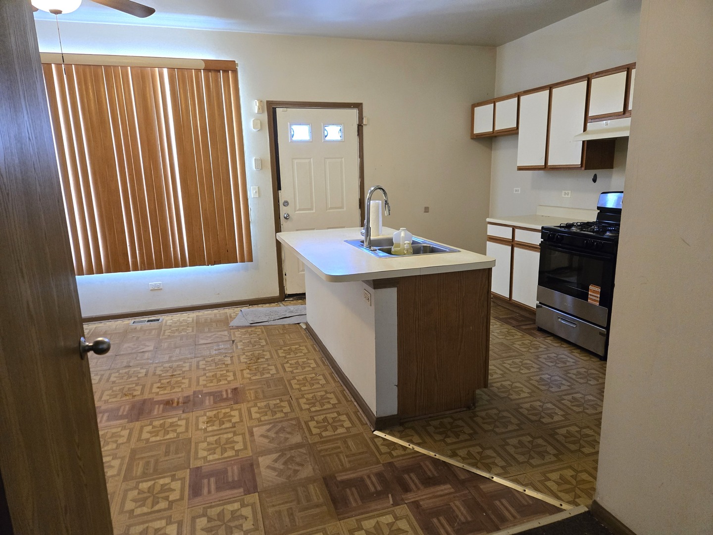 10503 S Edbrooke Avenue Property Photo 6