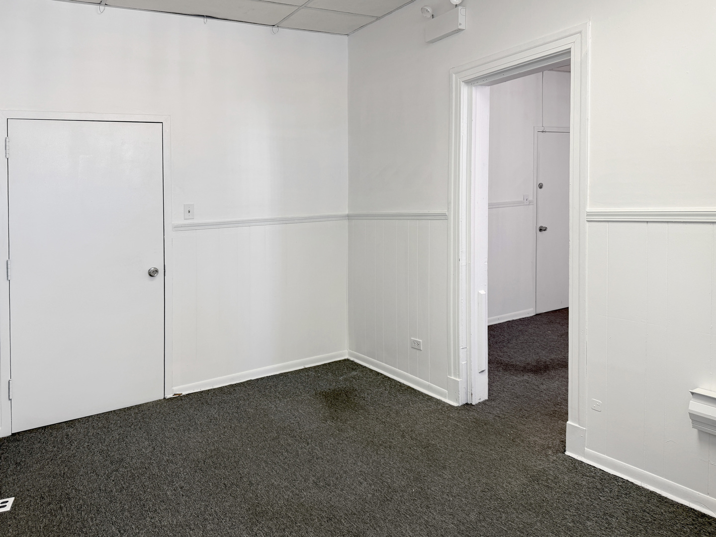 2889 W Cermak Road Property Photo 5