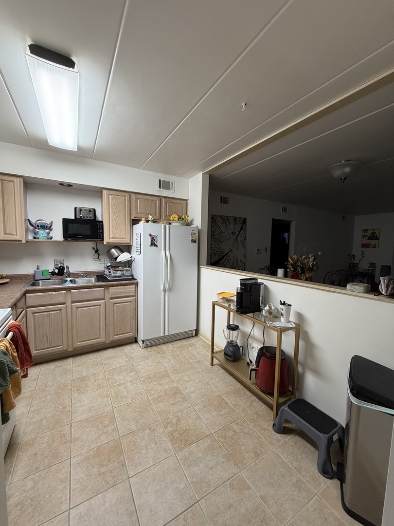 10002 S Pulaski Road 207 Property Photo 4