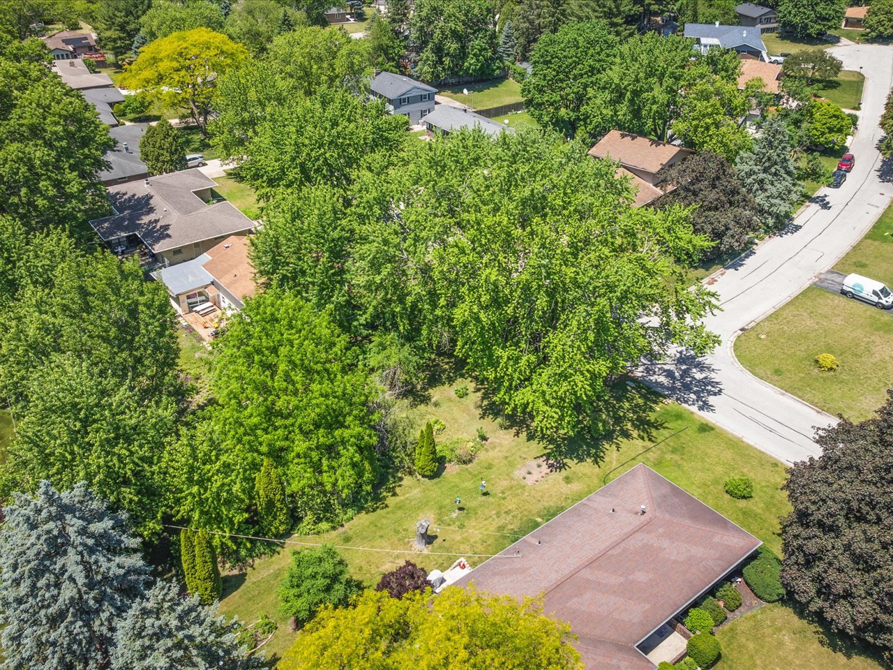 5398 Crestdale Drive Property Photo 8