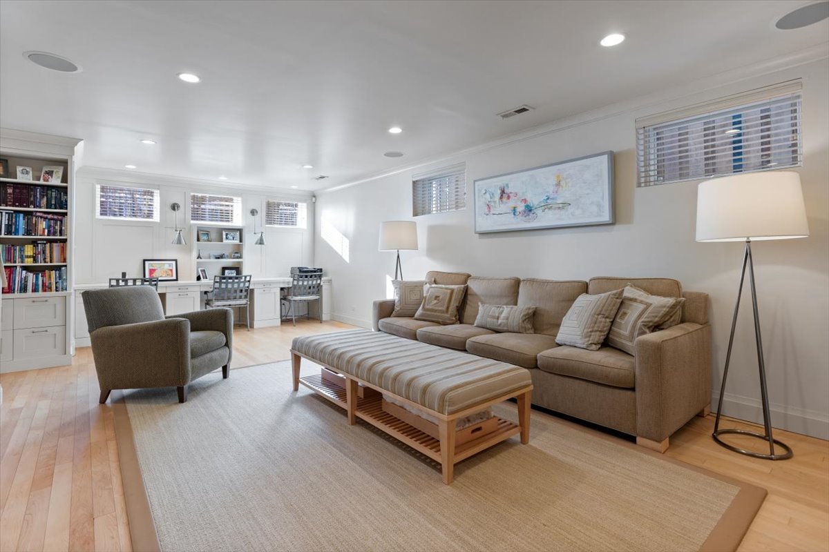 332 W Goethe Street Property Photo 18