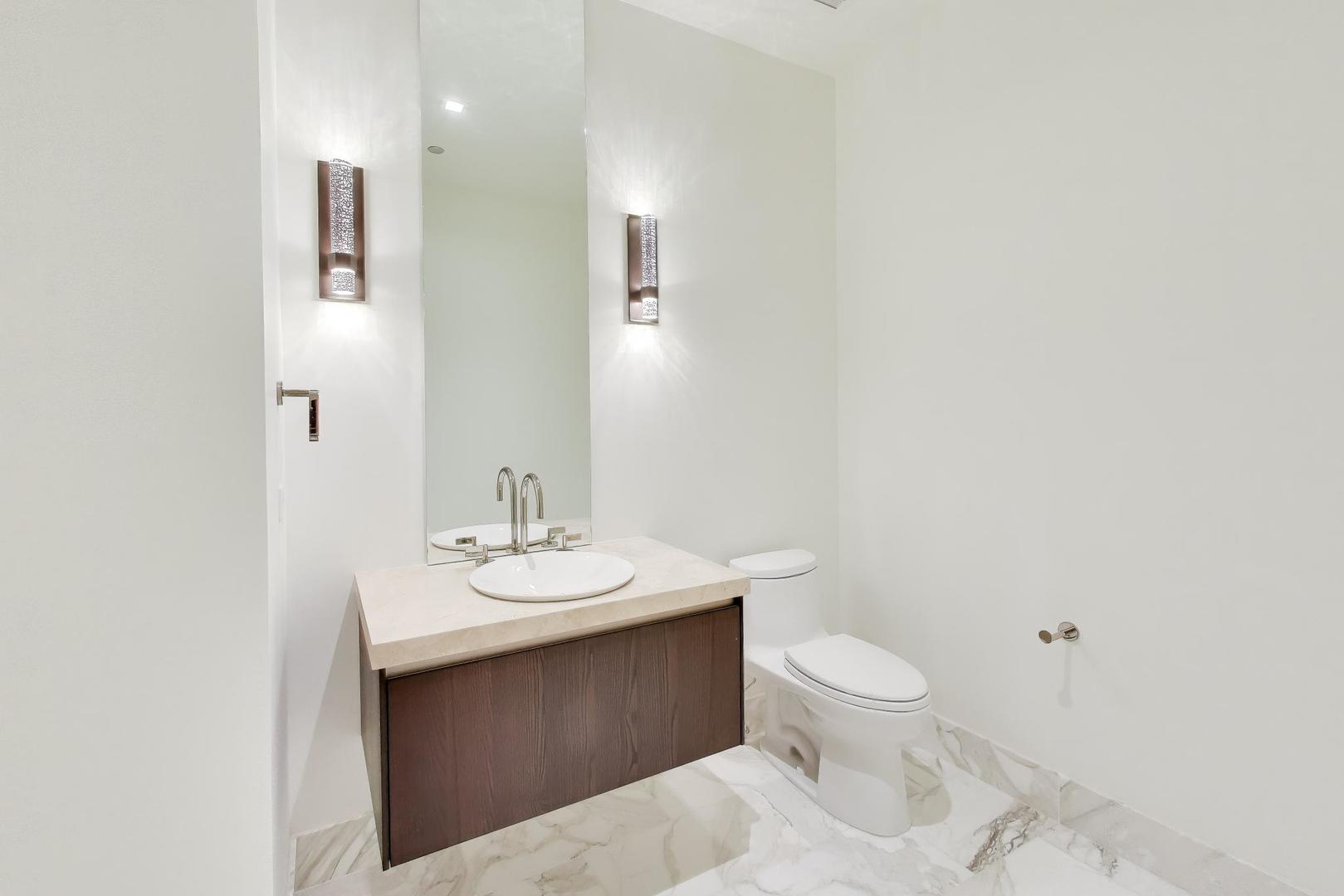 363 E Wacker Drive 5506 Property Photo 4