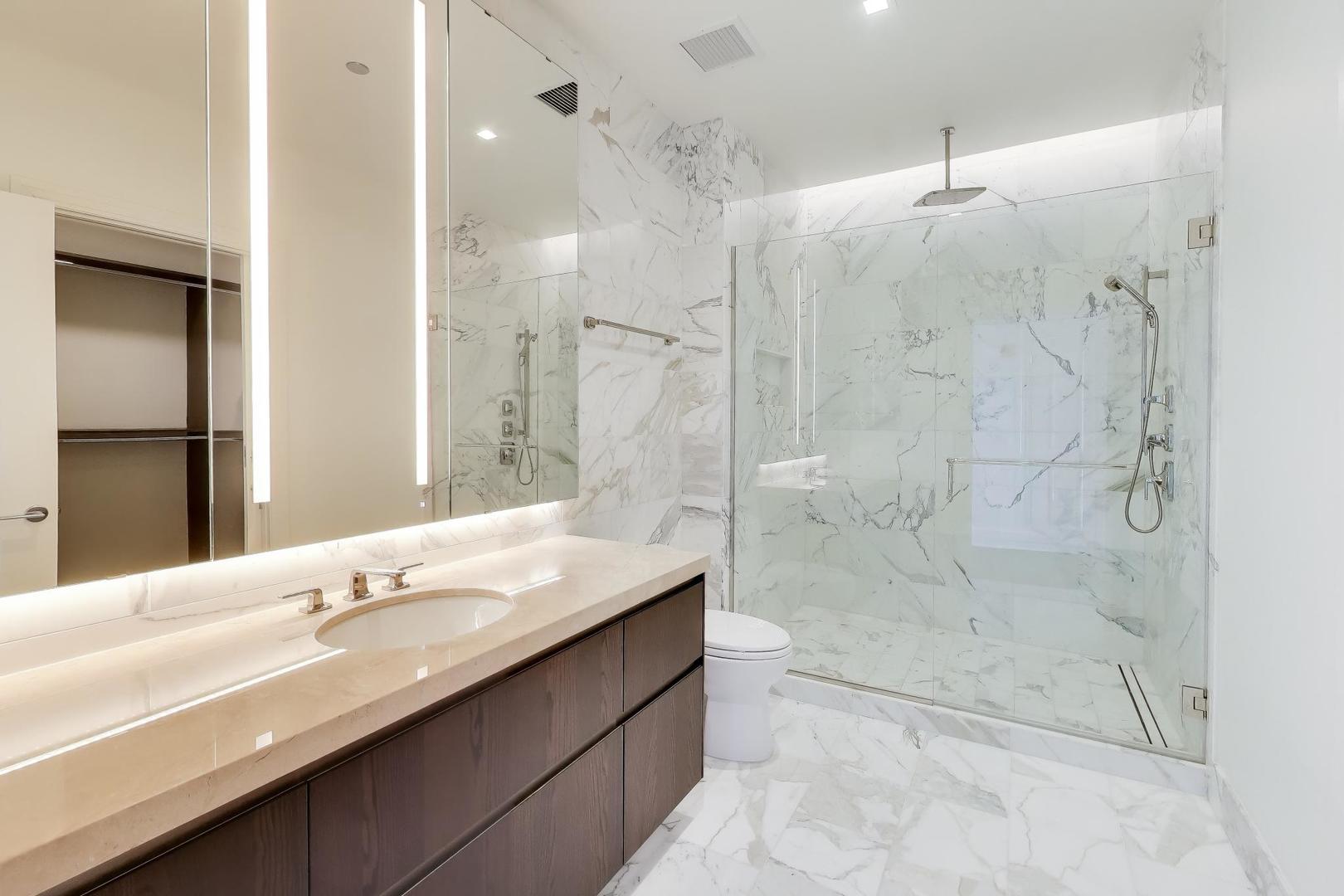 363 E Wacker Drive 5506 Property Photo 15