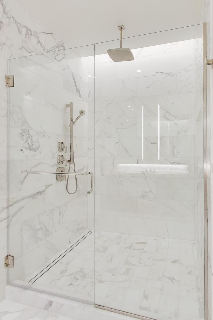 363 E Wacker Drive 5506 Property Photo 18
