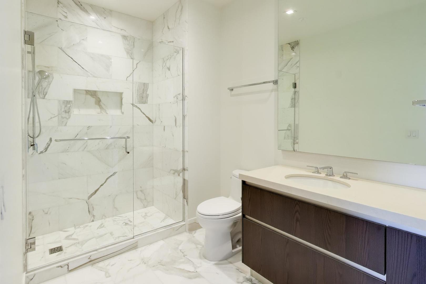 363 E Wacker Drive 5506 Property Photo 22