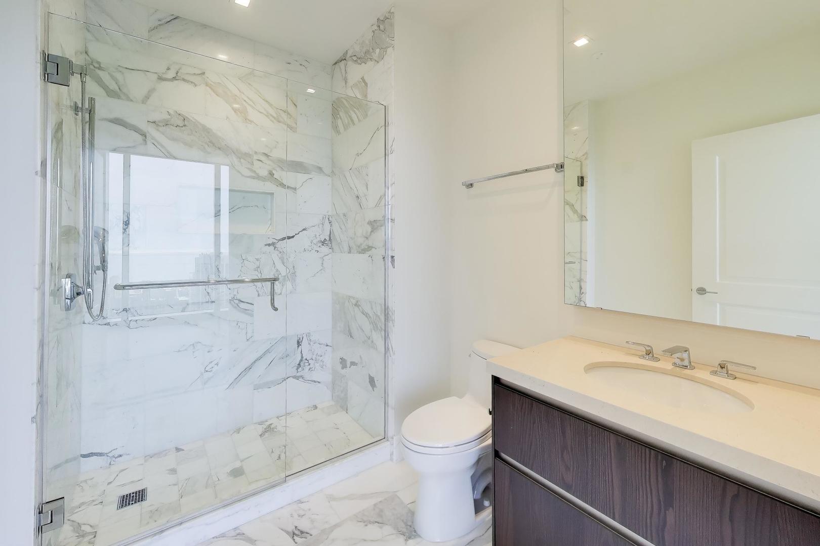 363 E Wacker Drive 5506 Property Photo 27
