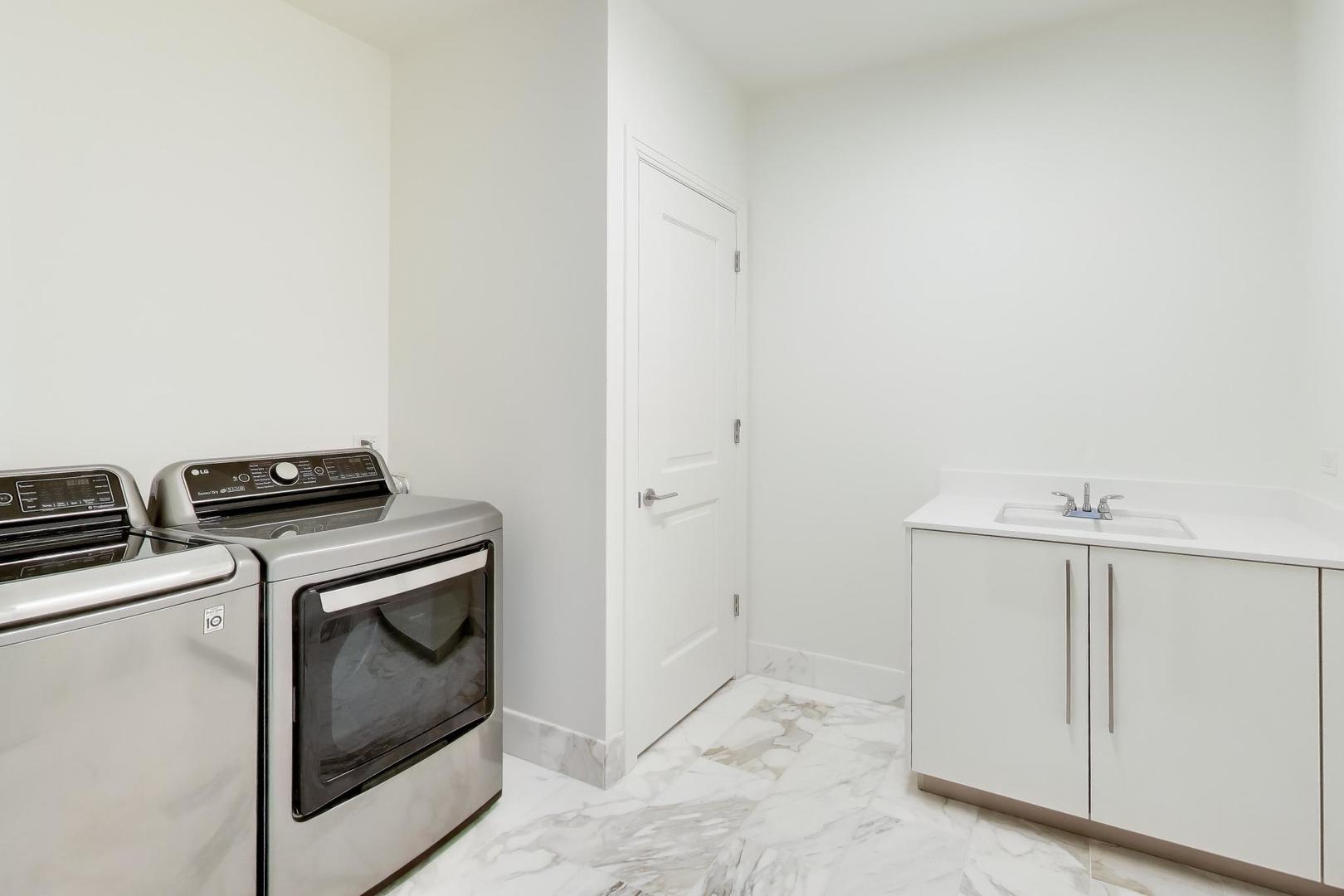363 E Wacker Drive 5506 Property Photo 31