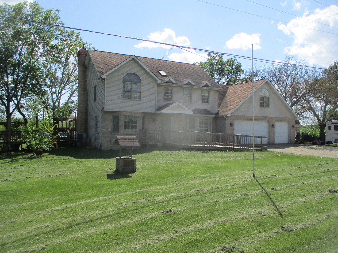 1864 N 2753rd Road Property Photo 1