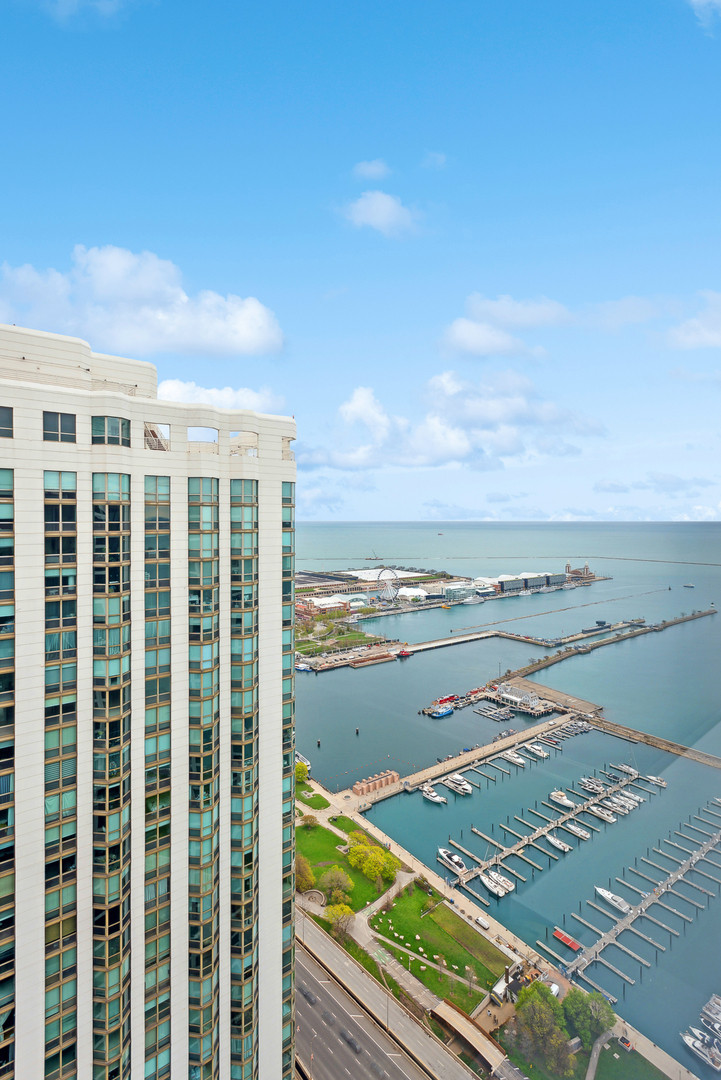 155 N Harbor Drive 5407 Property Photo 17