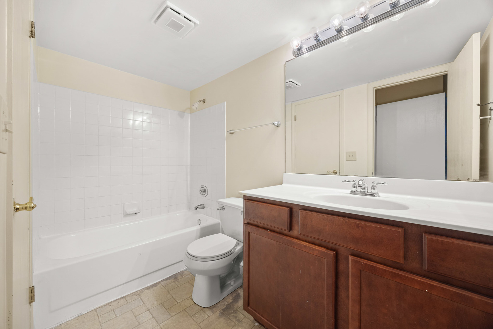 214 Glengarry Drive 201 Property Photo 18
