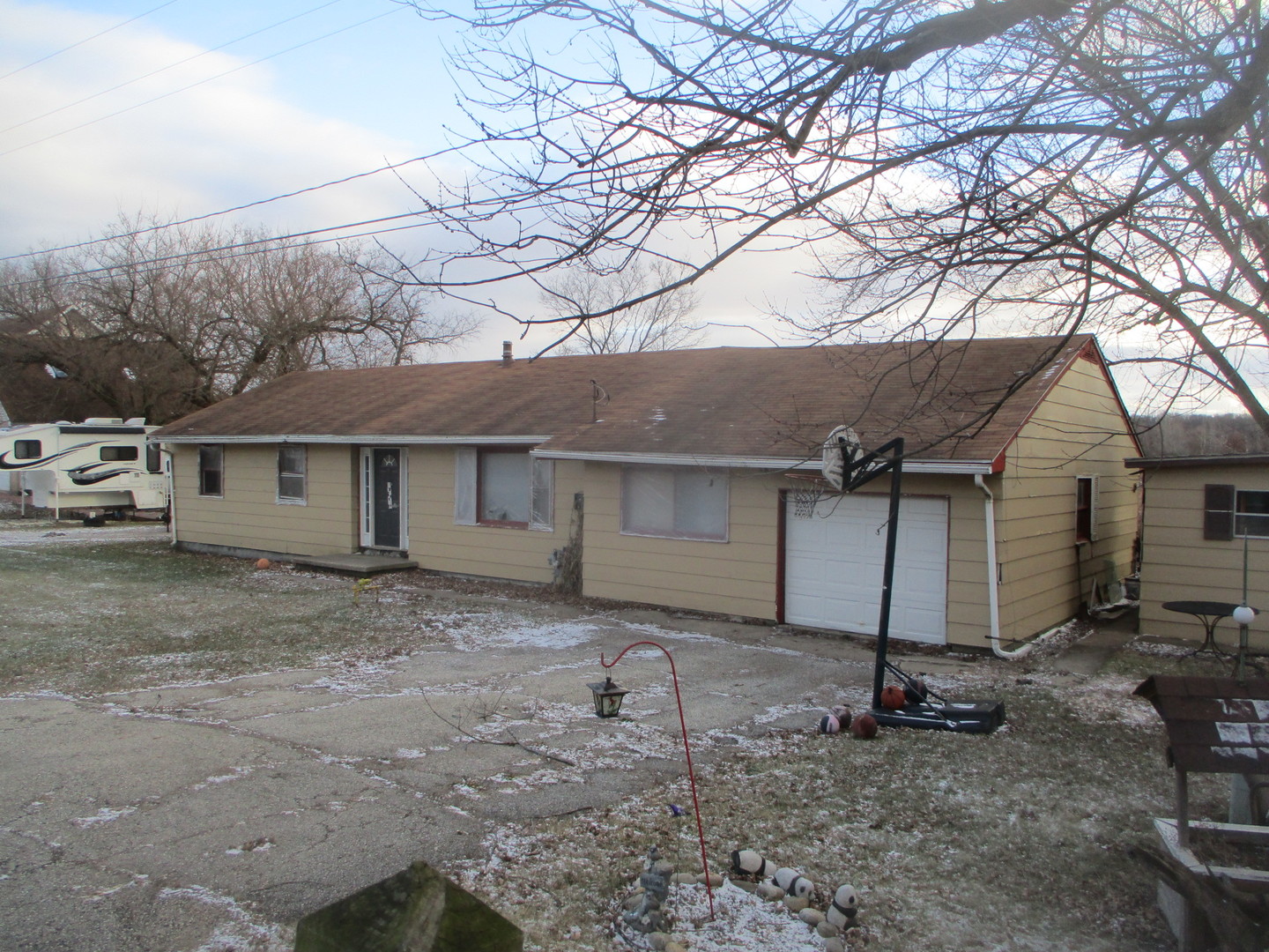 1862 N 2753rd Road Property Photo 2