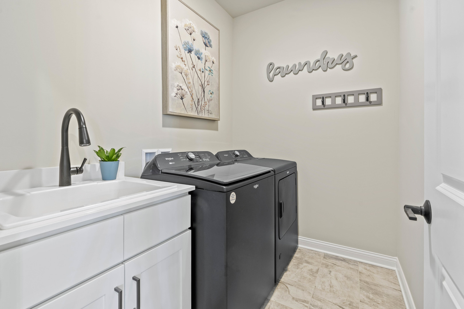 6367 Jasmine Avenue Property Photo 24
