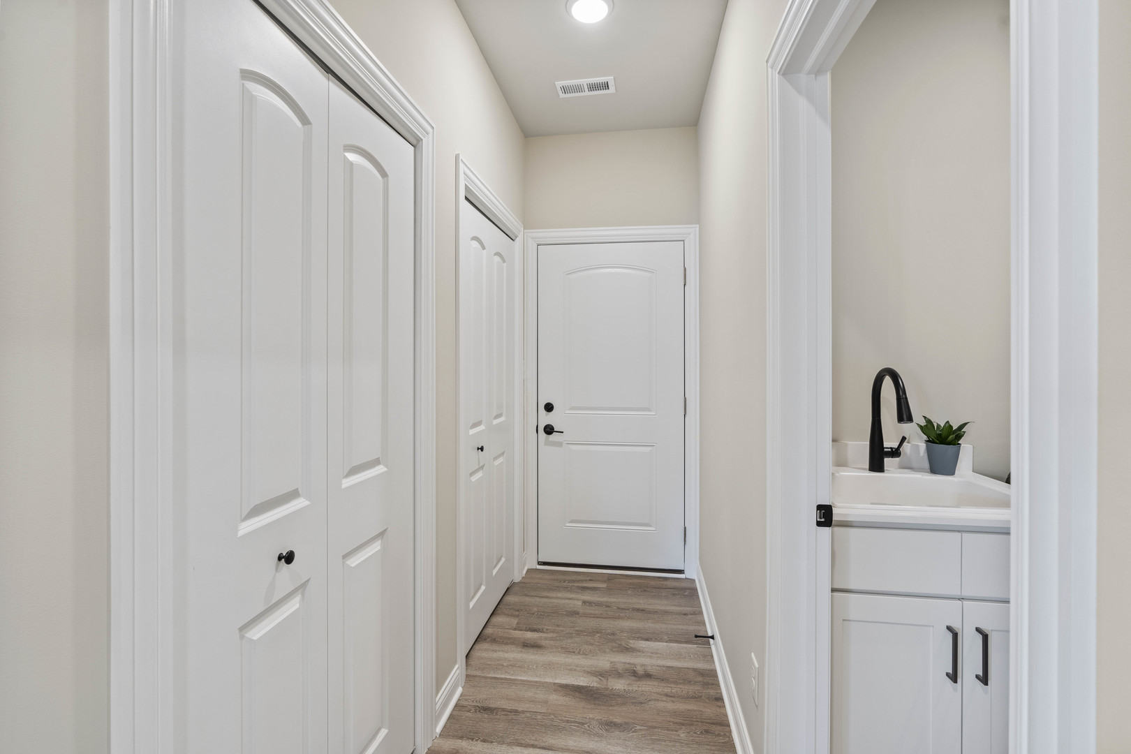 6367 Jasmine Avenue Property Photo 25