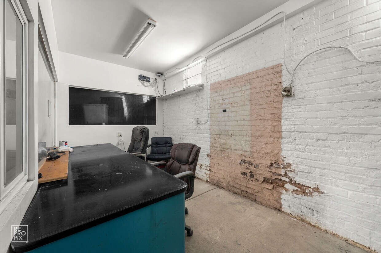 1123 W Catalpa Avenue Property Photo 14