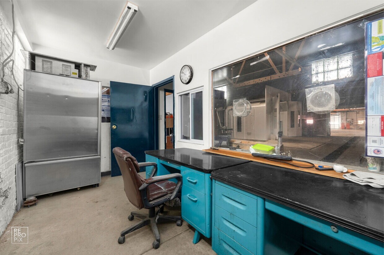 1123 W Catalpa Avenue Property Photo 15