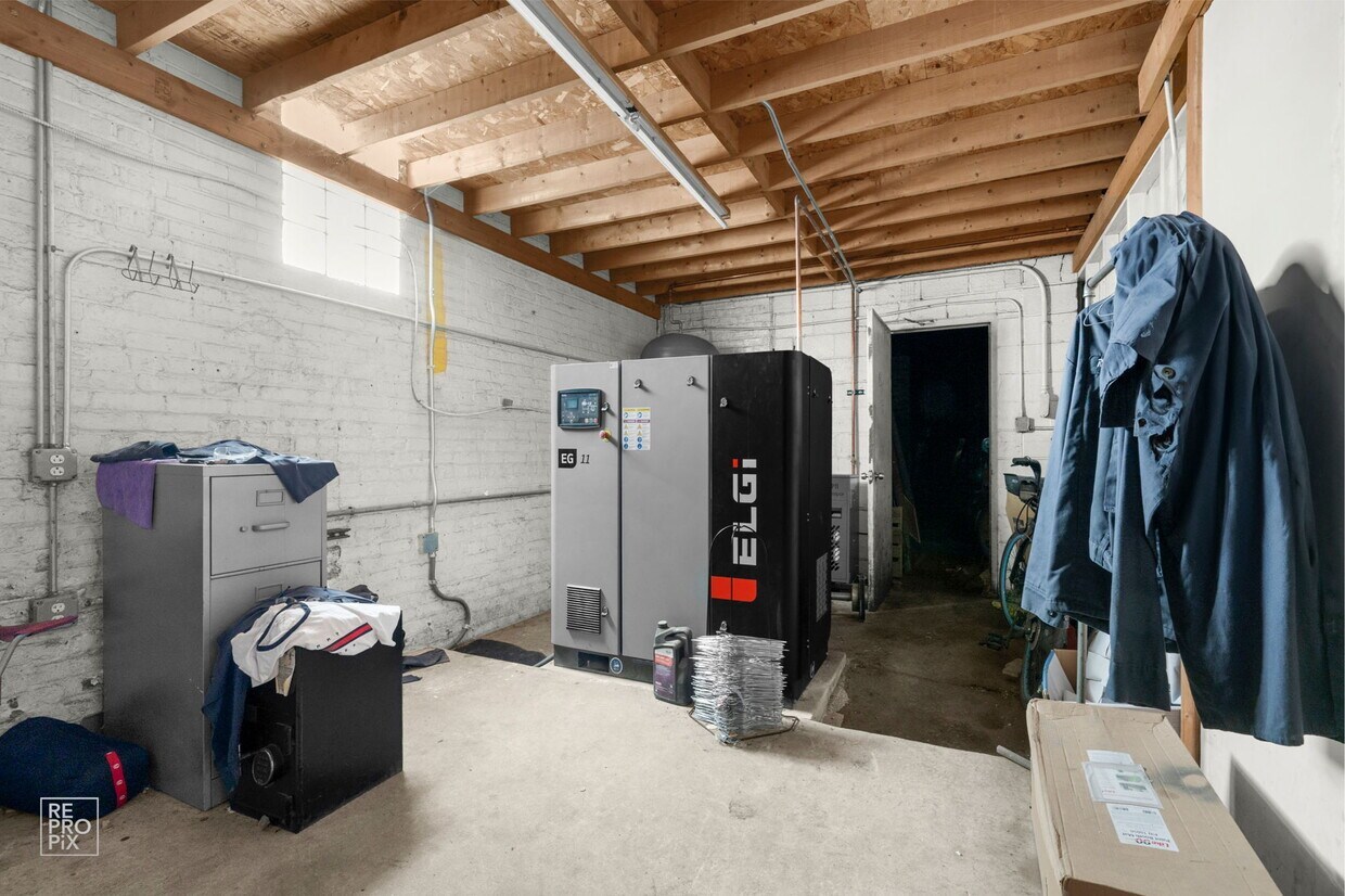 1123 W Catalpa Avenue Property Photo 28