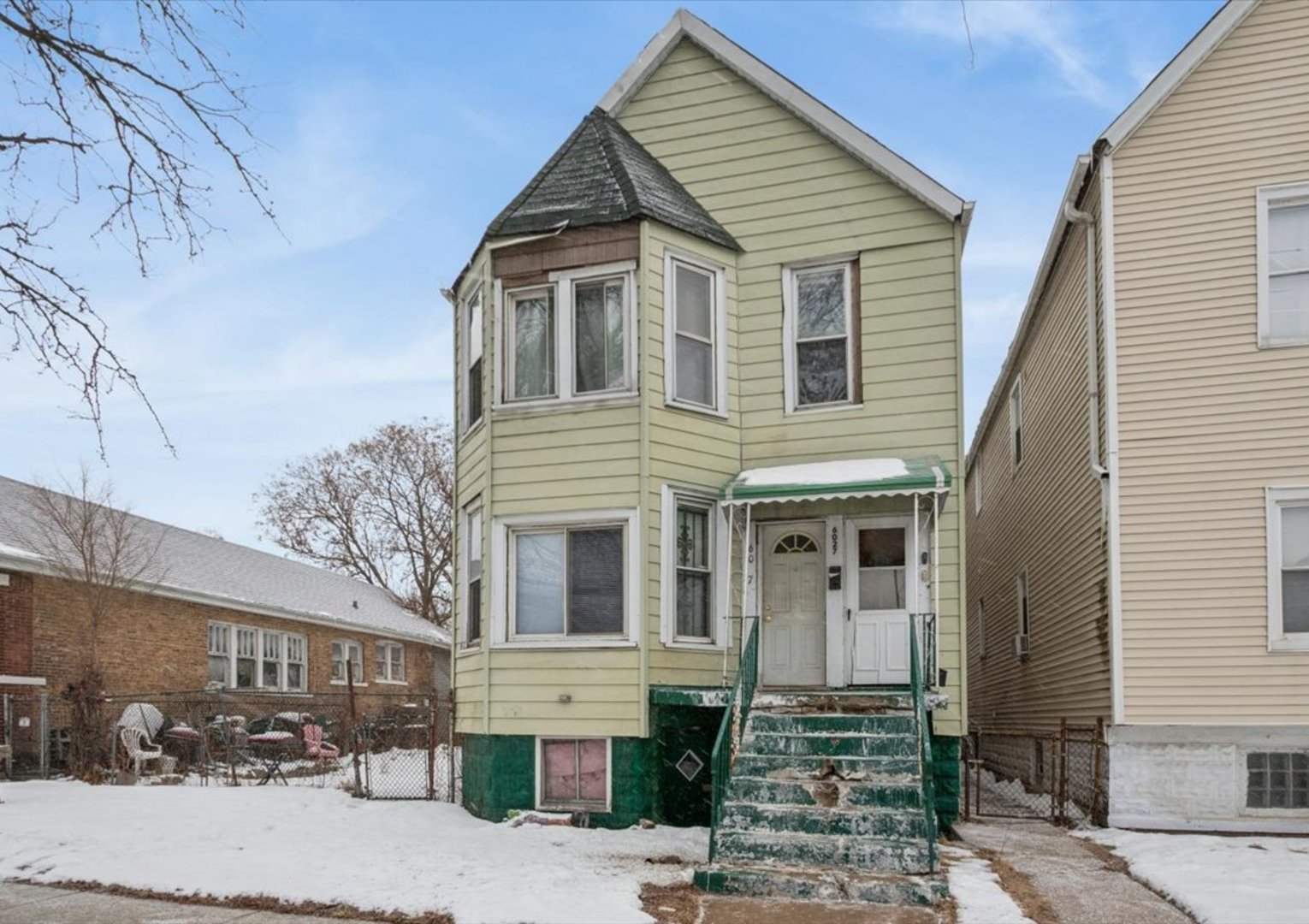 6027 S Loomis Boulevard Property Photo 1