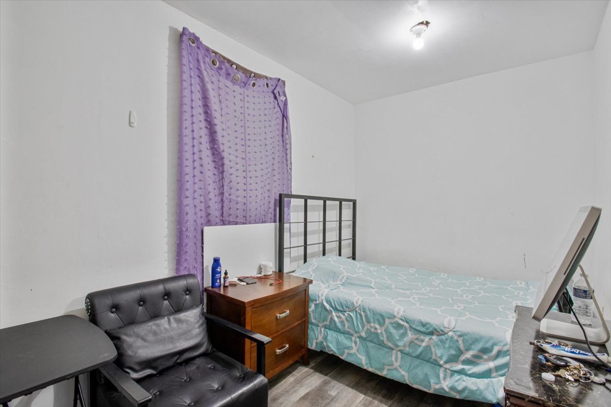 6027 S Loomis Boulevard Property Photo 6