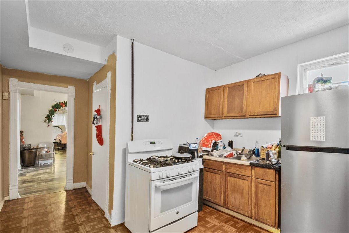 6027 S Loomis Boulevard Property Photo 9