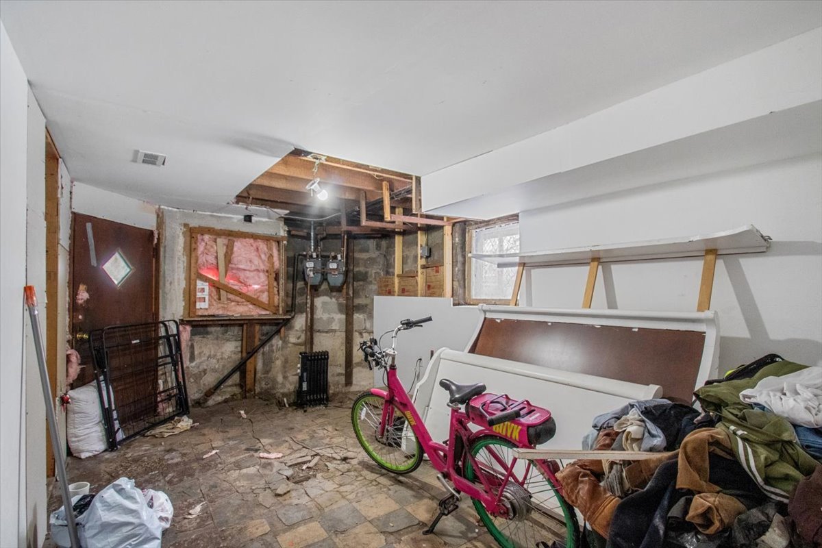 6027 S Loomis Boulevard Property Photo 14
