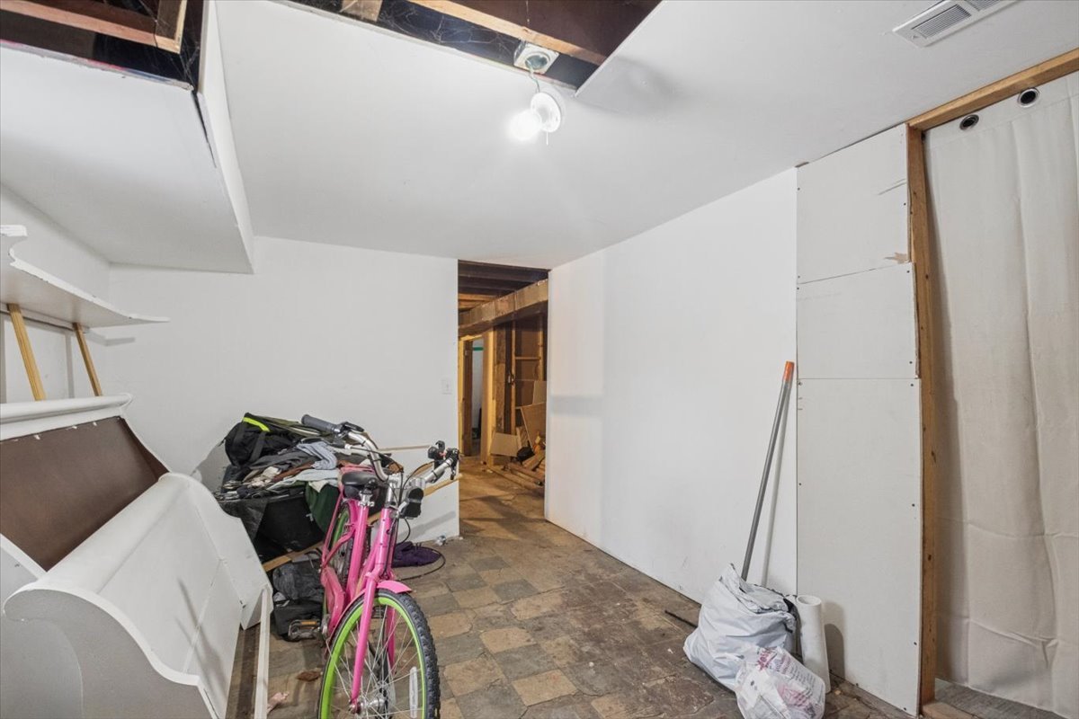 6027 S Loomis Boulevard Property Photo 15