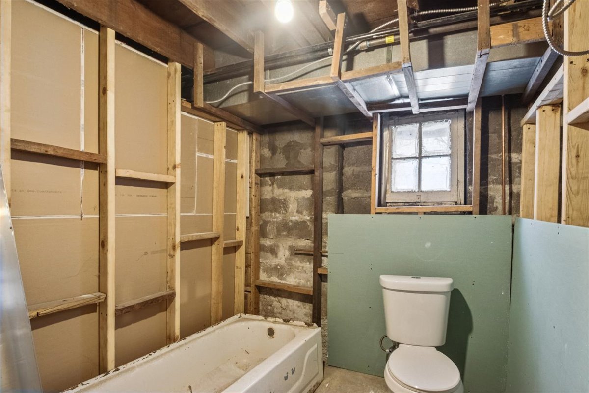 6027 S Loomis Boulevard Property Photo 17