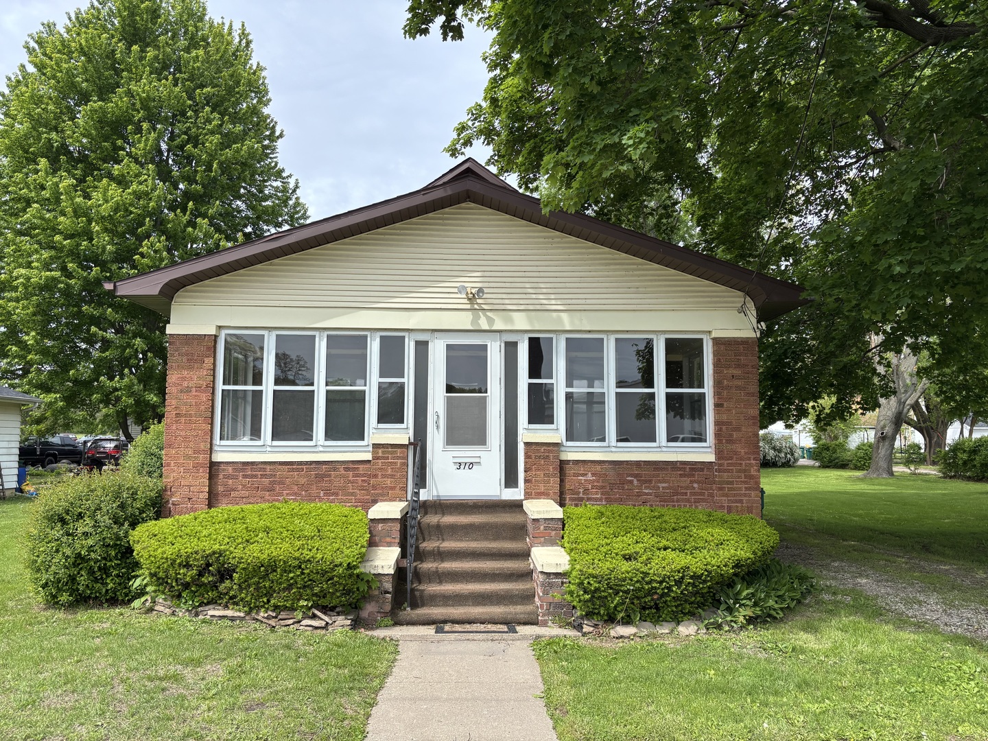 310 S Murdock Street Property Photo 1