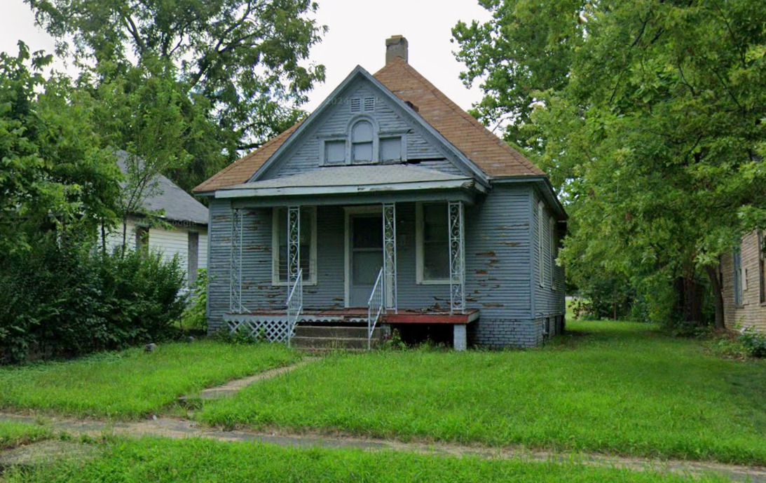 960 W Green Street Property Photo 2