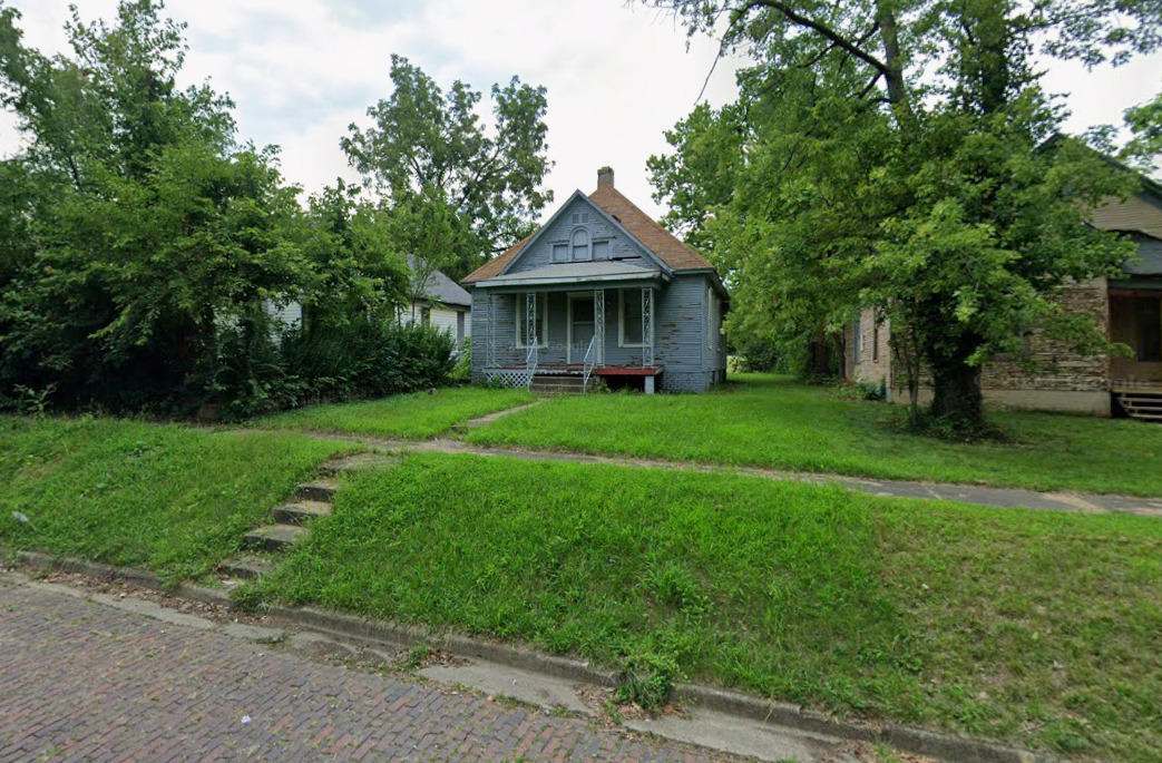 960 W Green Street Property Photo 3