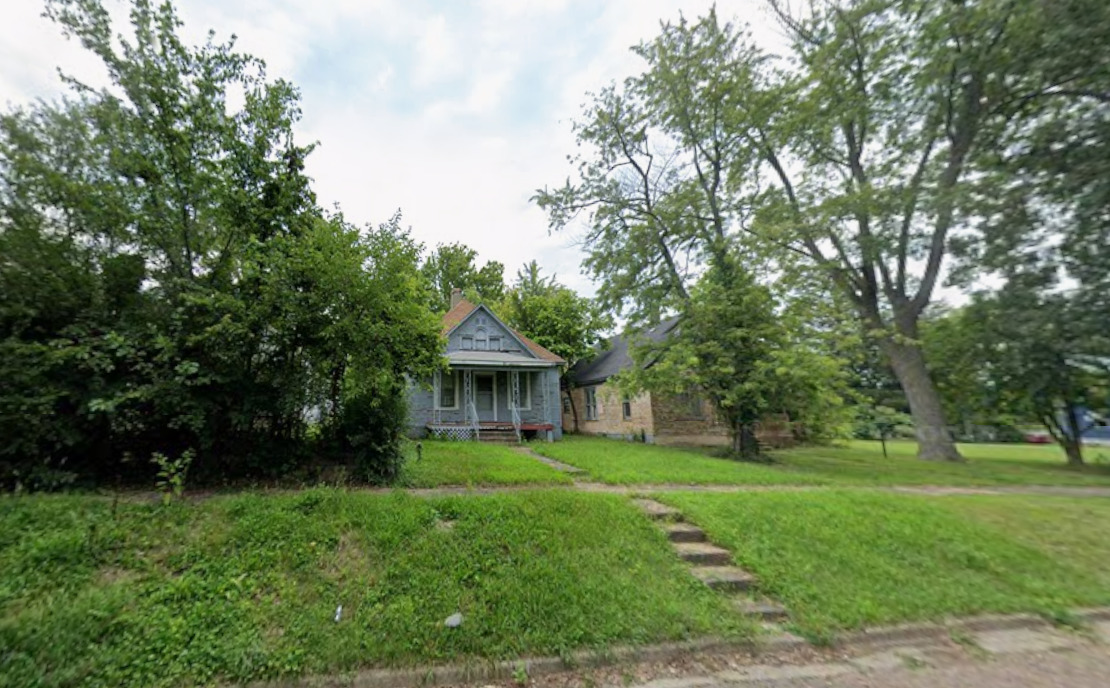 960 W Green Street Property Photo 4