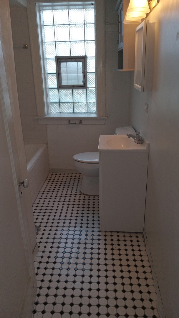 2334 E 68th Street B Property Photo 3