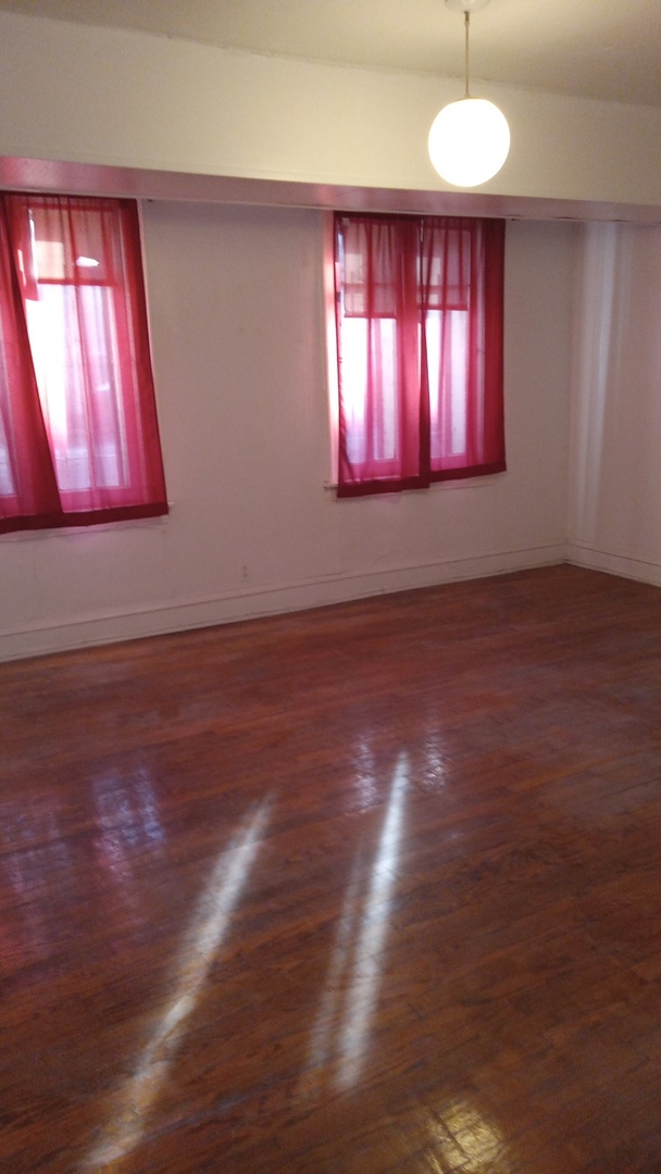 2334 E 68th Street B Property Photo 6