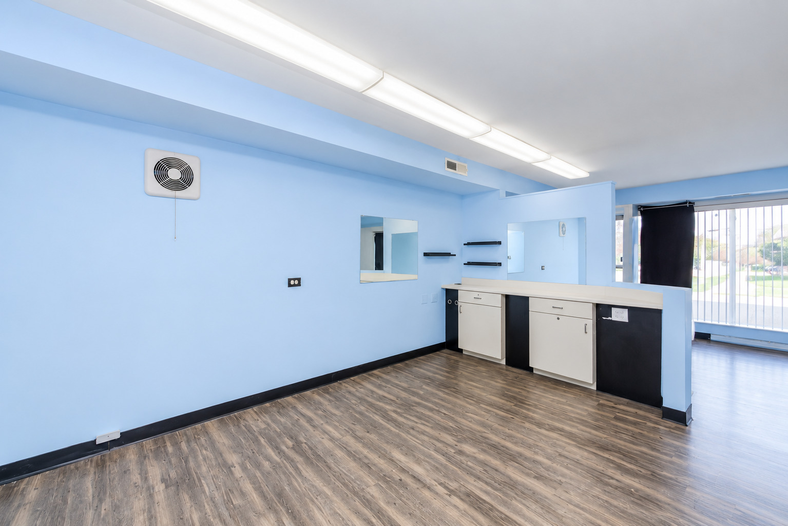 2052 Western Avenue Property Photo 8