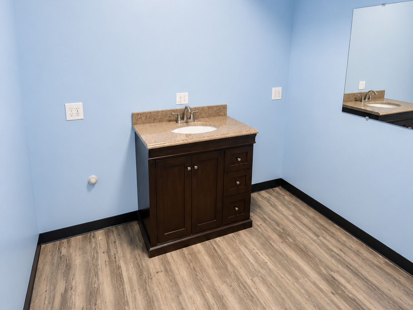 2052 Western Avenue Property Photo 14