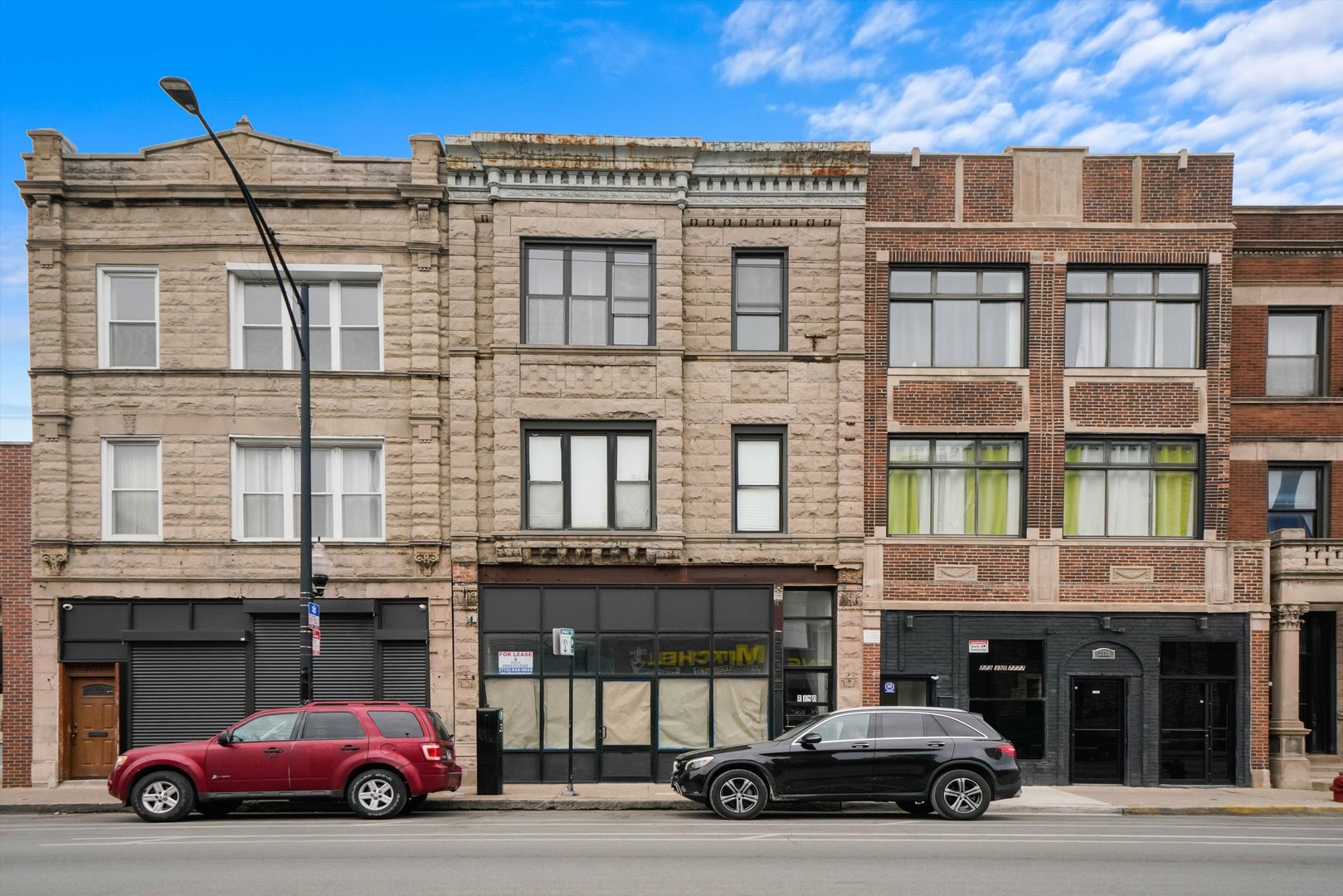 2140 W Cermak Road Property Photo 1
